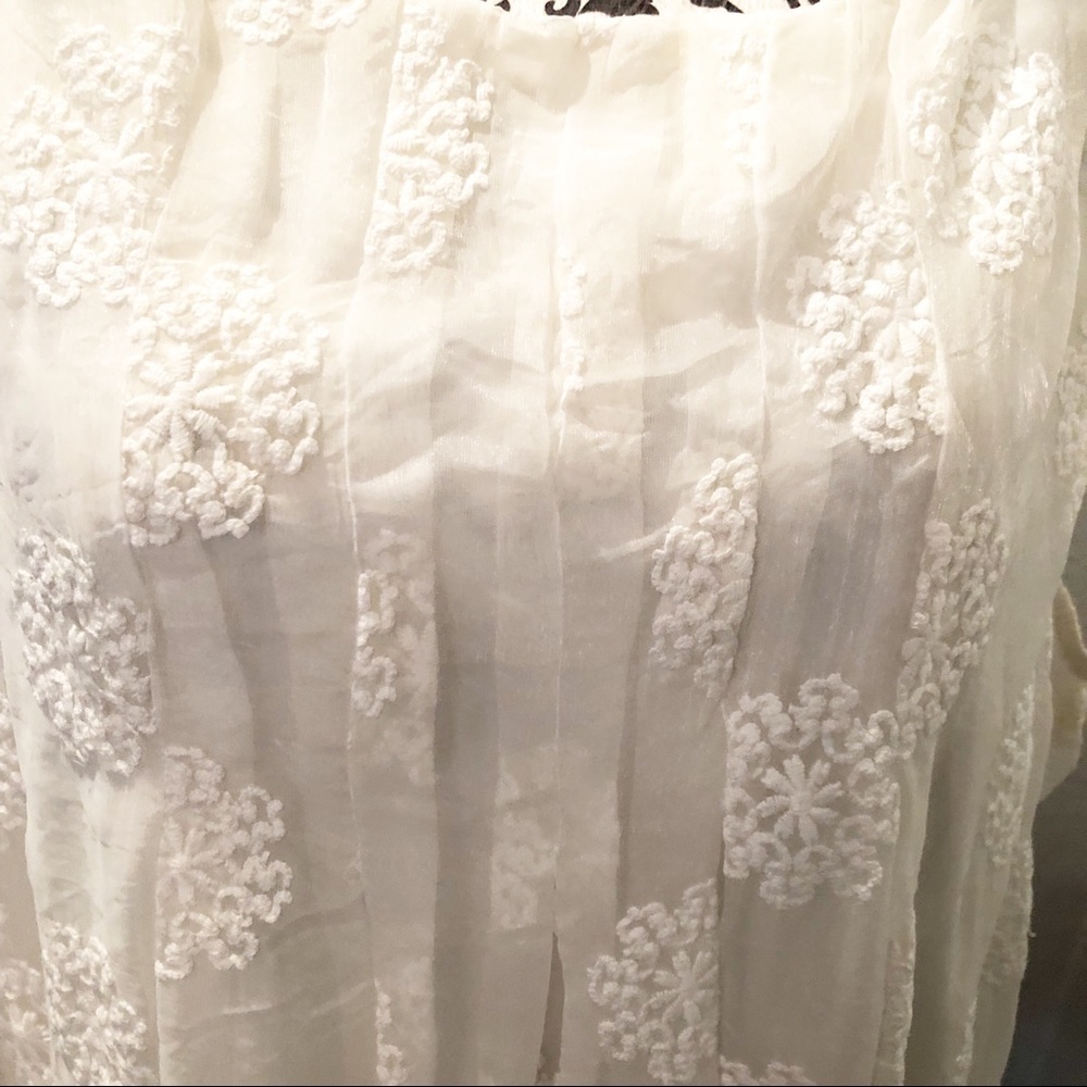 Torrid Women Lace and Embroidered Tank NWT - Picture 2 of 6
